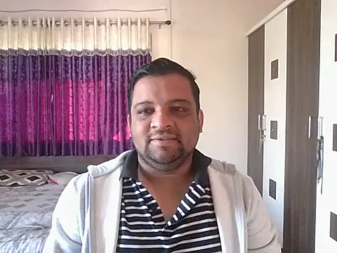 Snapshot of dhruv_love chatting on December 19, 2025, 4:05 am dhruv love online show from December 19, 2025, 4:05 am