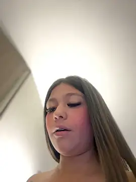 Alyshanon18 online show from March 20, 2025, 12:08 am