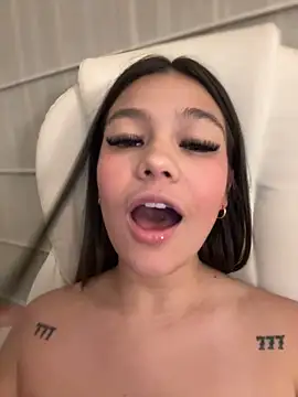 Alyshanon18 online show from March 23, 2025, 3:21 am