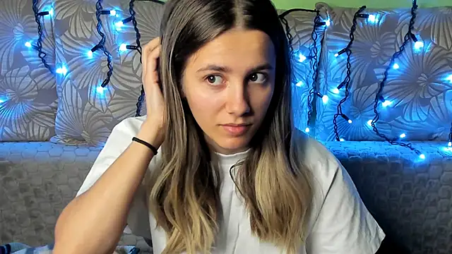 MaggieCake online show from November 9, 2025, 4:38 am