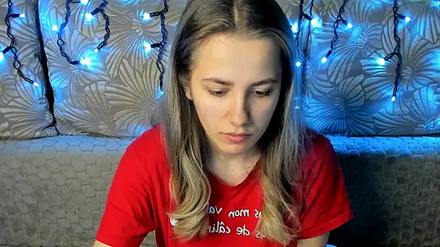 MaggieCake online show from December 21, 2025, 6:04 am