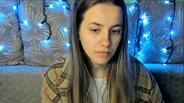 MaggieCake online show from April 12, 2026, 4:05 am