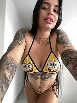 LaraHenao online show from March 3, 2025, 12:50 pm