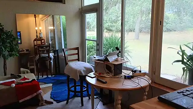 Snapshot of eliberator1777 chatting on December 17, 2025, 5:18 pm eliberator1777 online show from December 17, 2025, 5:18 pm