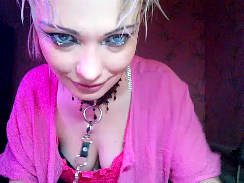 Snapshot of WildMissNiks chatting on November 30, 2025, 9:10 am WildMissNiks online show from November 30, 2025, 9:10 am