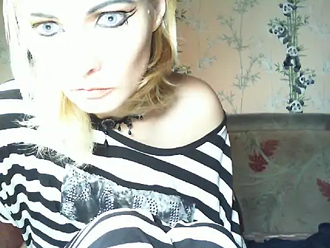 Snapshot of WildMissNiks chatting on July 21, 2026, 6:37 am WildMissNiks online show from July 21, 2026, 6:37 am
