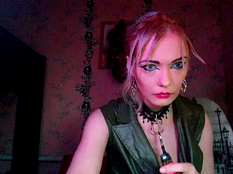 Snapshot of WildMissNiks chatting on November 27, 2025, 8:48 am WildMissNiks online show from November 27, 2025, 8:48 am