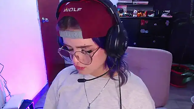 Snapshot of Raventh_ chatting on September 9, 2025, 4:16 pm Raventh online show from September 9, 2025, 4:16 pm