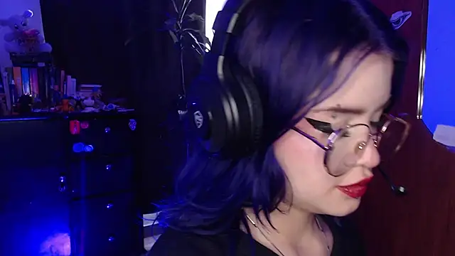 Snapshot of Raventh_ chatting on November 9, 2025, 1:26 pm Raventh online show from November 9, 2025, 1:26 pm