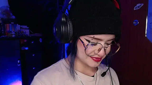 Snapshot of Raventh_ chatting on December 14, 2025, 3:24 am Raventh online show from December 14, 2025, 3:24 am