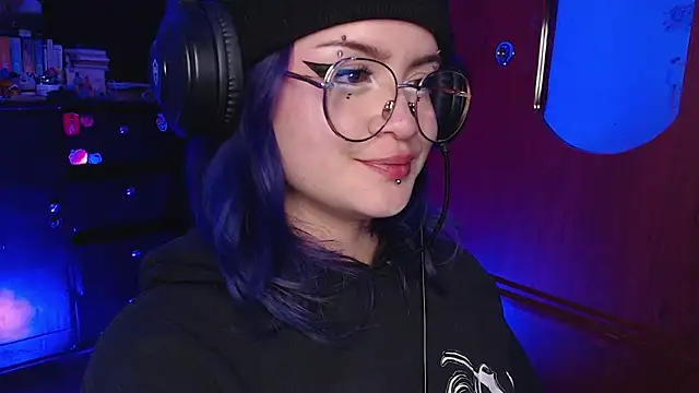 Snapshot of Raventh_ chatting on December 1, 2025, 11:49 pm Raventh online show from December 1, 2025, 11:49 pm