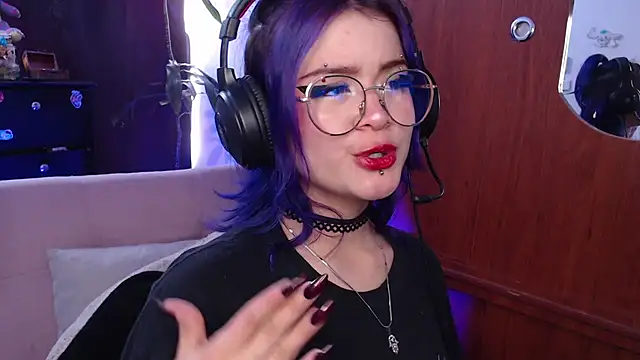 Snapshot of Raventh_ chatting on October 9, 2025, 2:28 pm Raventh online show from October 9, 2025, 2:28 pm