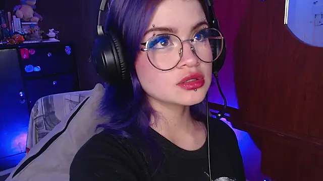 Snapshot of Raventh_ chatting on October 15, 2025, 2:36 pm Raventh online show from October 15, 2025, 2:36 pm