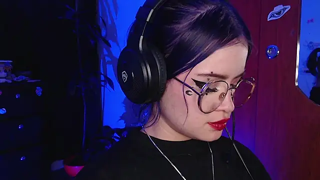 Snapshot of Raventh_ chatting on November 12, 2025, 11:41 pm Raventh online show from November 12, 2025, 11:41 pm