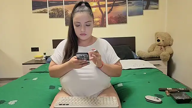 adelline online show from March 25, 2026, 9:35 pm