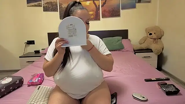 adelline online show from April 10, 2026, 8:16 pm