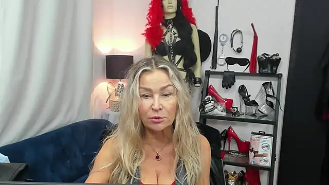 crystaLUX online show from October 16, 2025, 4:32 am