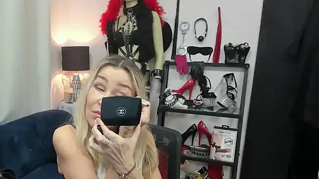 crystaLUX online show from February 17, 2026, 5:49 am