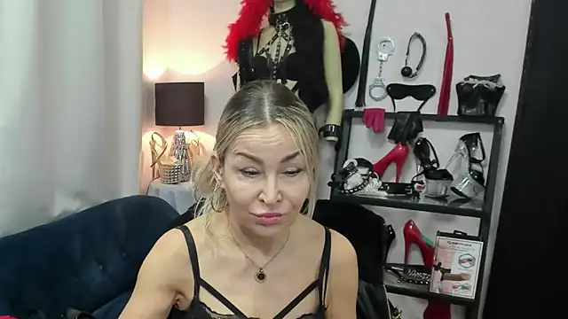 crystaLUX online show from April 10, 2026, 5:03 am