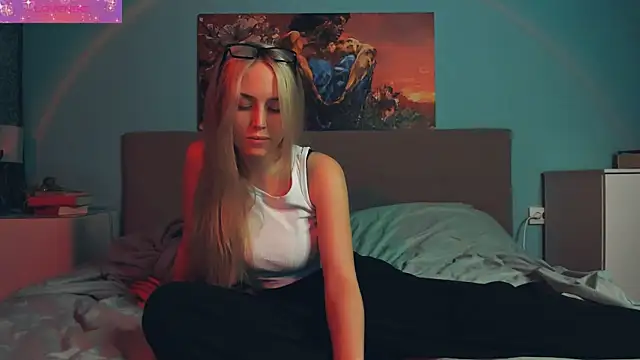 Snapshot of Linda_Roxy chatting on January 9, 2025, 5:00 pm Linda Roxy online show from January 9, 2025, 5:00 pm