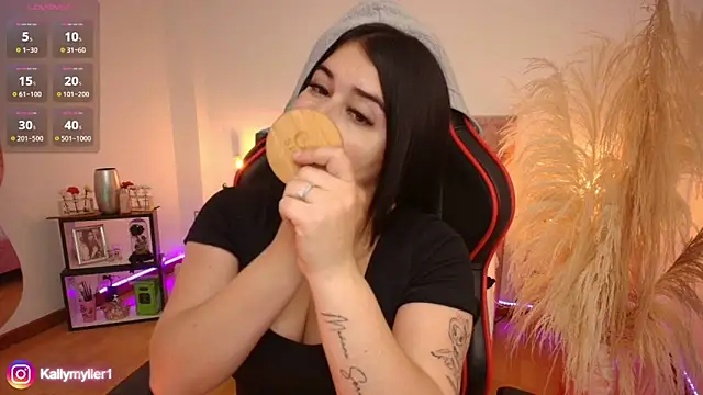 Snapshot of KallyMyller1 chatting on January 28, 2025, 7:53 pm KallyMyller1 online show from January 28, 2025, 7:53 pm