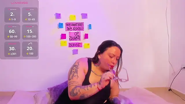 MiaYMolly online show from March 19, 2026, 4:18 pm