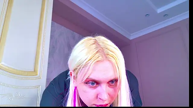 Evelyn rabbit online show from June 8, 2026, 11:55 am