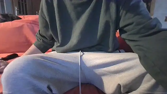 Snapshot of naked_bear chatting on February 14, 2025, 7:59 am naked bear online show from February 14, 2025, 7:59 am