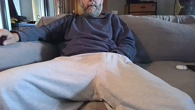 Snapshot of naked_bear chatting on October 10, 2025, 8:15 am naked bear online show from October 10, 2025, 8:15 am