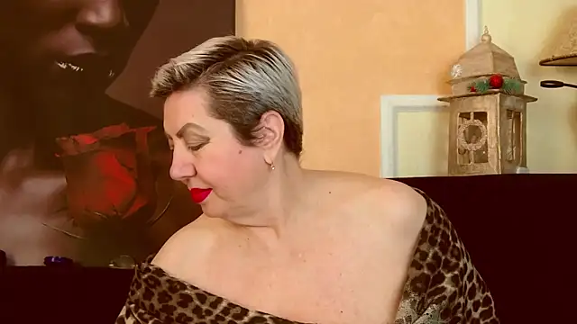 LadyPosh online show from April 7, 2026, 9:05 pm