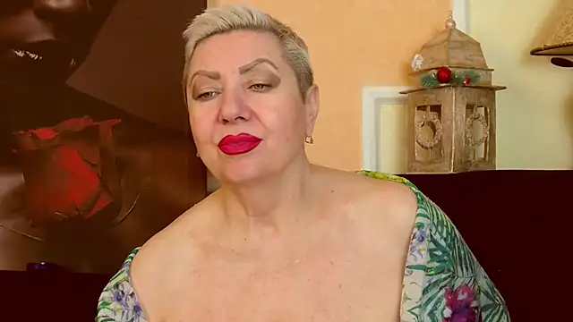 Snapshot of LadyPosh chatting on December 17, 2025, 11:10 pm LadyPosh online show from December 17, 2025, 11:10 pm