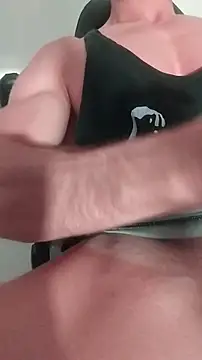 sexy fit guy on cam online show from November 12, 2025, 3:38 pm