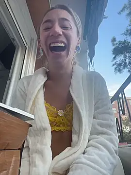 Littlebunny21 online show from November 7, 2025, 3:27 pm