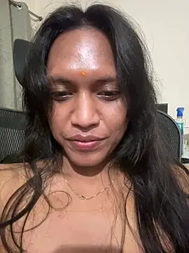 Snapshot of DarlingJenny22 chatting on April 8, 2026, 6:31 pm DarlingJenny22 online show from April 8, 2026, 6:31 pm