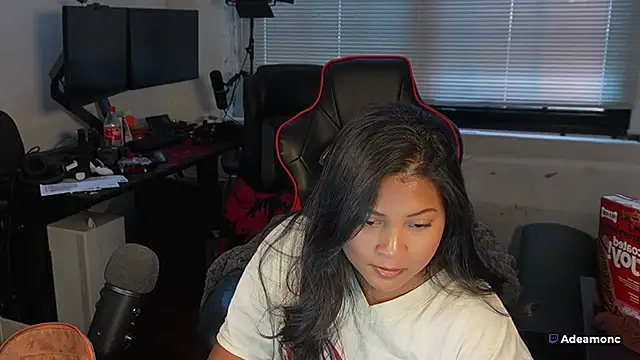 Snapshot of Bubbleliyah chatting on November 12, 2025, 2:21 pm Bubbleliyah online show from November 12, 2025, 2:21 pm