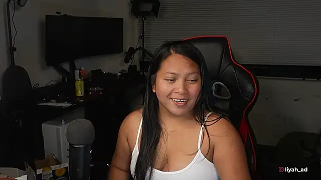 Snapshot of Bubbleliyah chatting on October 28, 2025, 12:44 am Bubbleliyah online show from October 28, 2025, 12:44 am