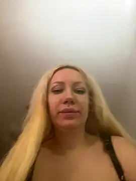 Snapshot of SofiaJoy chatting on October 29, 2025, 2:27 pm SofiaJoy online show from October 29, 2025, 2:27 pm