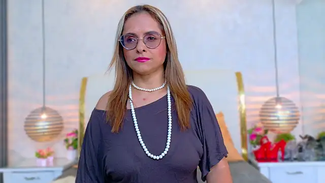 MarilynVega1 online show from June 25, 2026, 8:36 pm