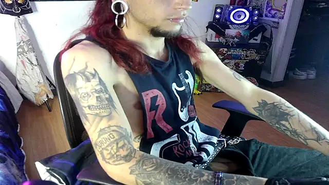 Snapshot of davidroses420 chatting on December 3, 2024, 2:53 am davidroses420 online show from December 3, 2024, 2:53 am