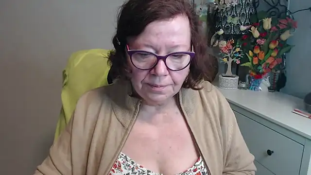 Adelewildx online show from April 7, 2026, 6:37 am