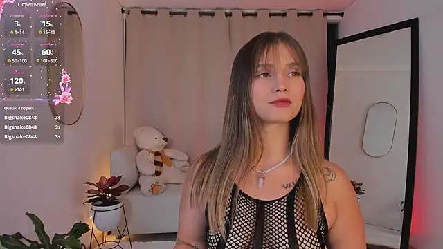 Snapshot of roxie_gates_ chatting on November 10, 2025, 3:33 am roxie gates online show from November 10, 2025, 3:33 am