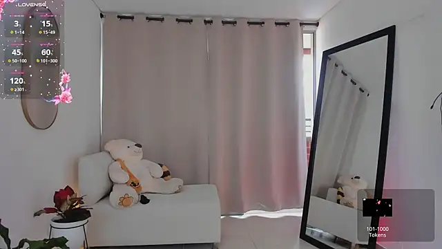 Snapshot of roxie_gates_ chatting on October 31, 2025, 8:05 pm roxie gates online show from October 31, 2025, 8:05 pm