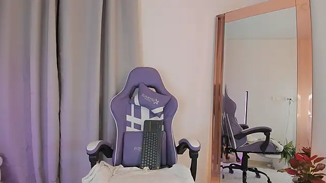 Snapshot of roxie_gates_ chatting on February 1, 2026, 2:54 am roxie gates online show from February 1, 2026, 2:54 am