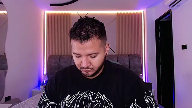 Snapshot of mister_miike chatting on May 3, 2026, 3:11 am mister miike online show from May 3, 2026, 3:11 am