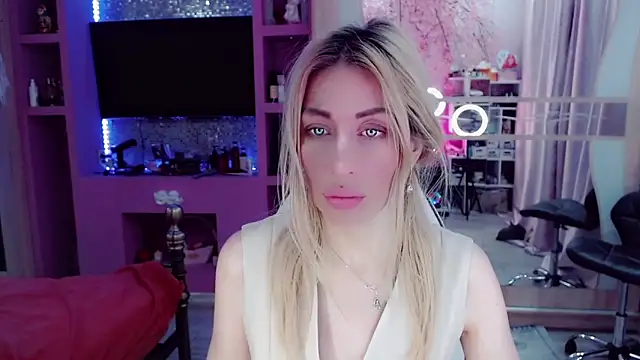 Snapshot of AnnieGOld_ chatting on December 15, 2025, 2:39 am AnnieGOld online show from December 15, 2025, 2:39 am