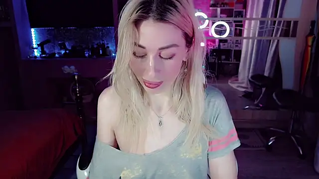 Snapshot of AnnieGOld_ chatting on December 13, 2025, 11:55 pm AnnieGOld online show from December 13, 2025, 11:55 pm