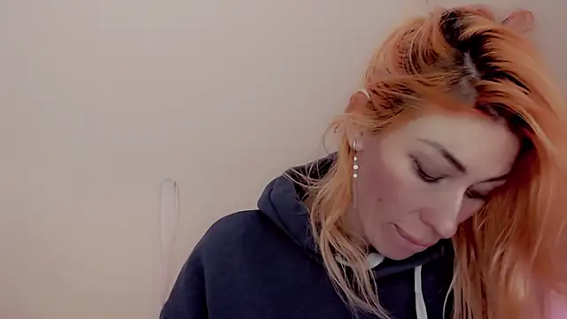 Snapshot of AnnieGOld_ chatting on January 6, 2025, 9:19 am AnnieGOld  online show from January 6, 2025, 9:19 am