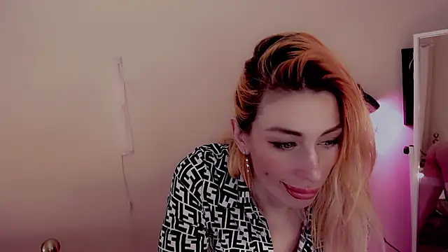 Snapshot of AnnieGOld_ chatting on February 16, 2025, 11:50 pm AnnieGOld  online show from February 16, 2025, 11:50 pm