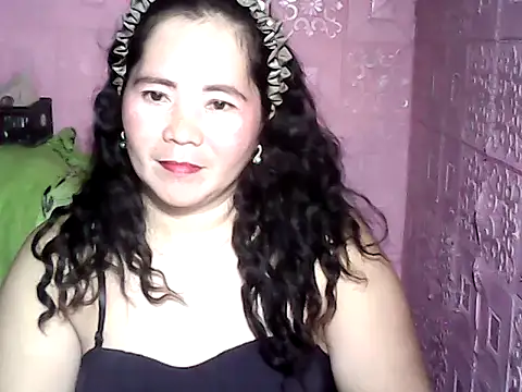 hotpusie 4u online show from November 7, 2025, 7:35 am