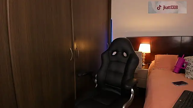 AleJaramillo  online show from February 9, 2026, 10:52 pm